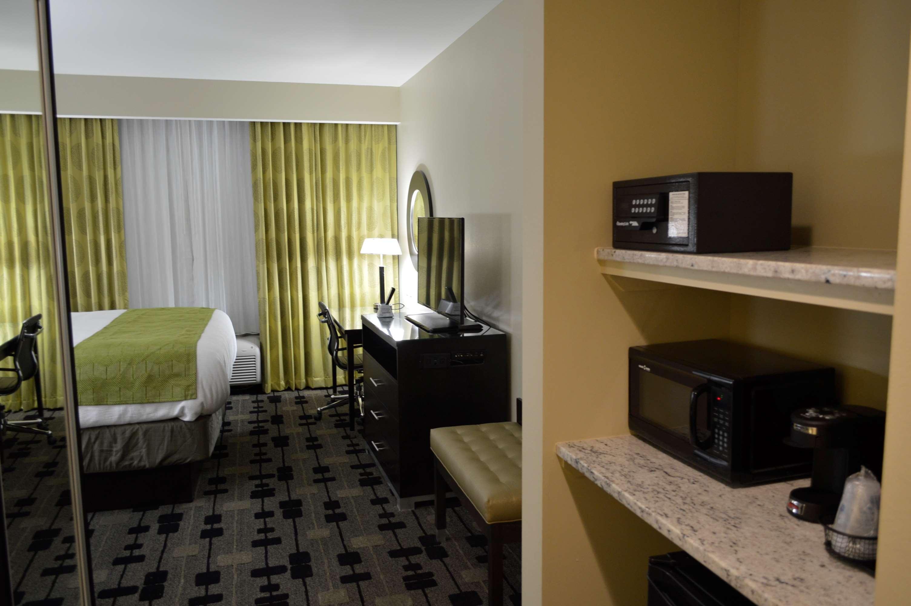 Best Western Plus University Inn Hattiesburg Bagian luar foto
