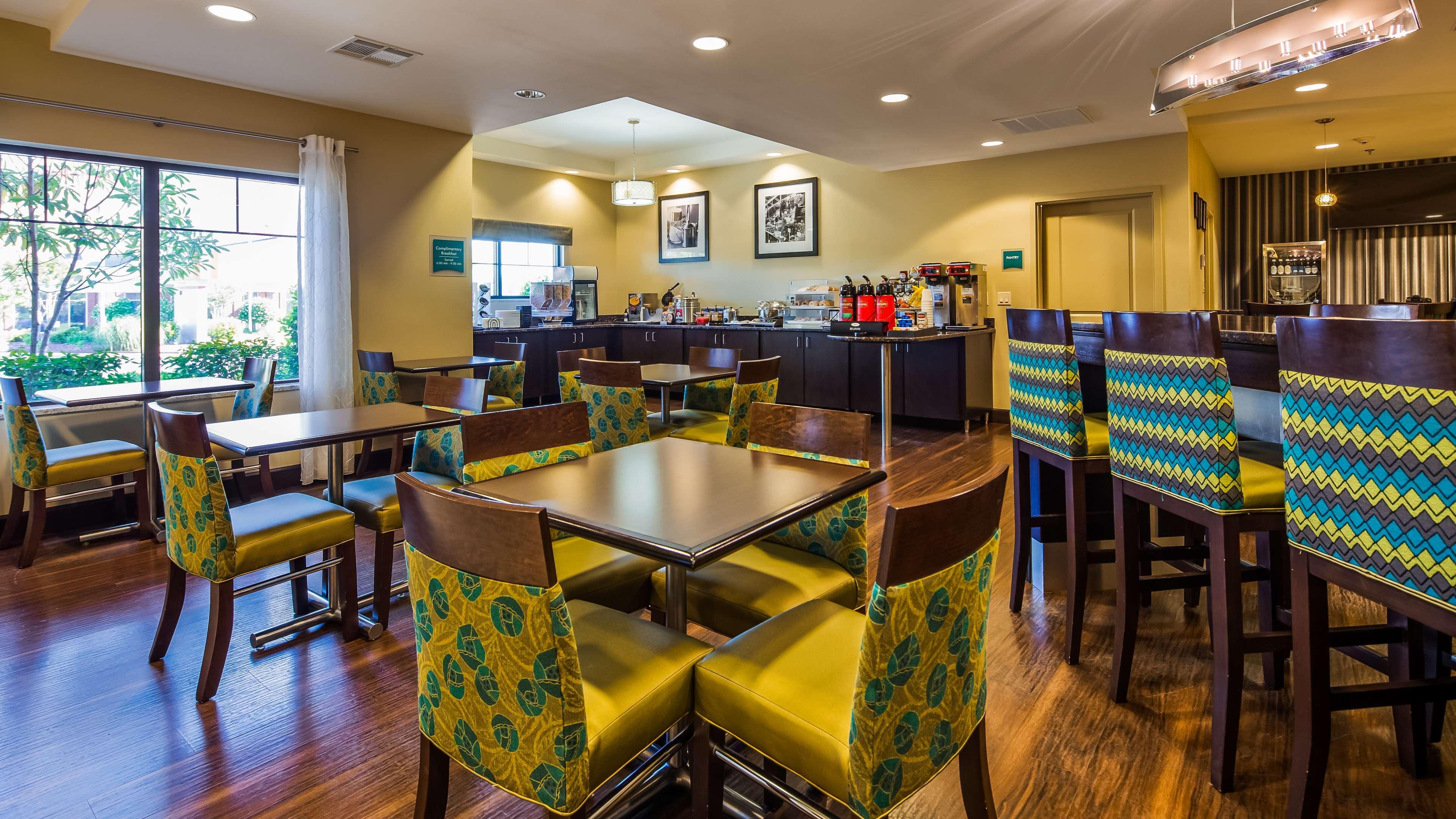 Best Western Plus University Inn Hattiesburg Bagian luar foto